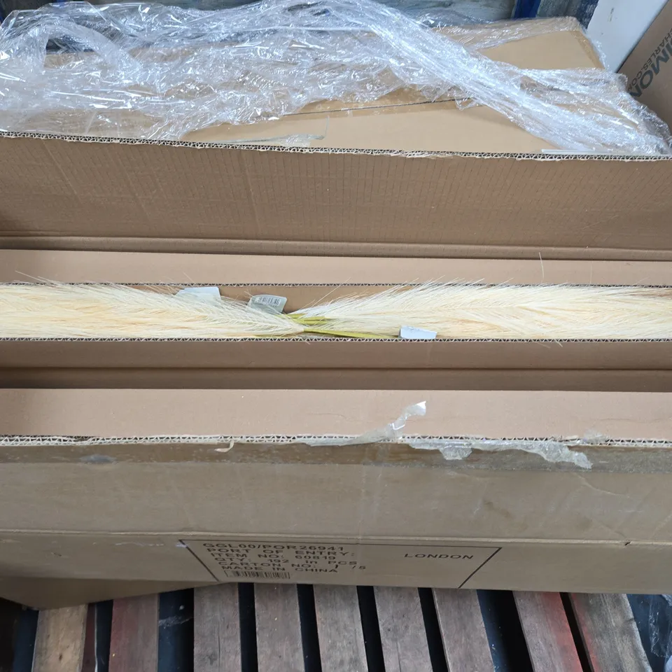16 X BOXES OF GISELA GRAHAM FAUX PAMPAS GRASS STRANDS - 12 STRANDS PER BOX