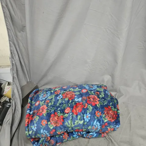 SARA BY SARA DAVIES SNUGGLY SHERPA HEATED THROW WITH 9 HEAT SETTINGS