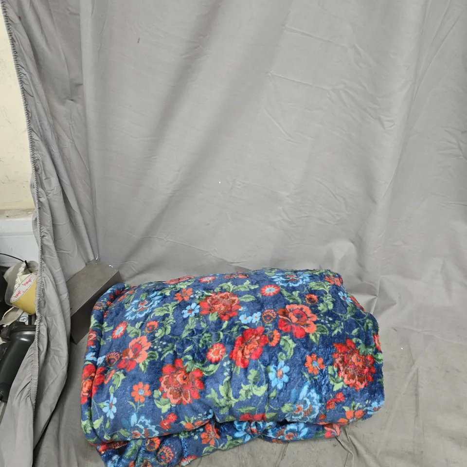 SARA BY SARA DAVIES SNUGGLY SHERPA HEATED THROW WITH 9 HEAT SETTINGS