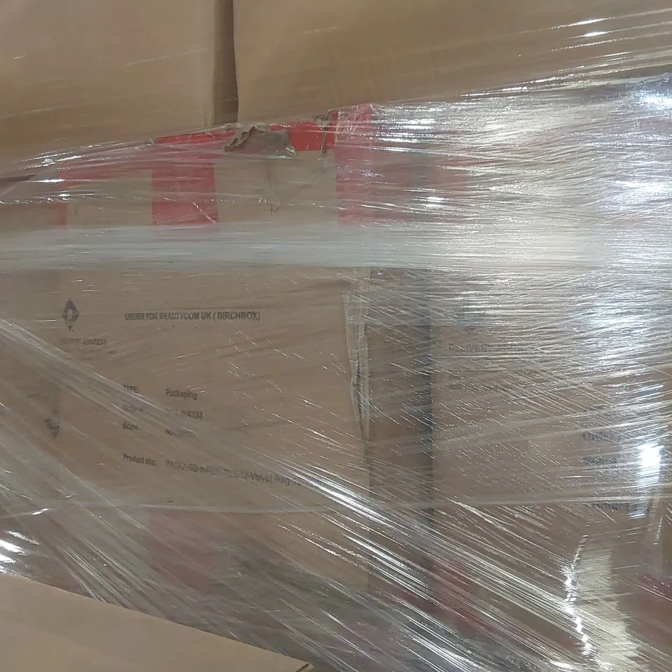 PALLET CONTAINING A VERY LARGE QUANTITY OF ASSORTED BEAUTY RELATED PRODUCTS INCLUDING: LUXURY BRUSH SETS, EYESHADOW PALETTES, HAIR SPRAY ECT