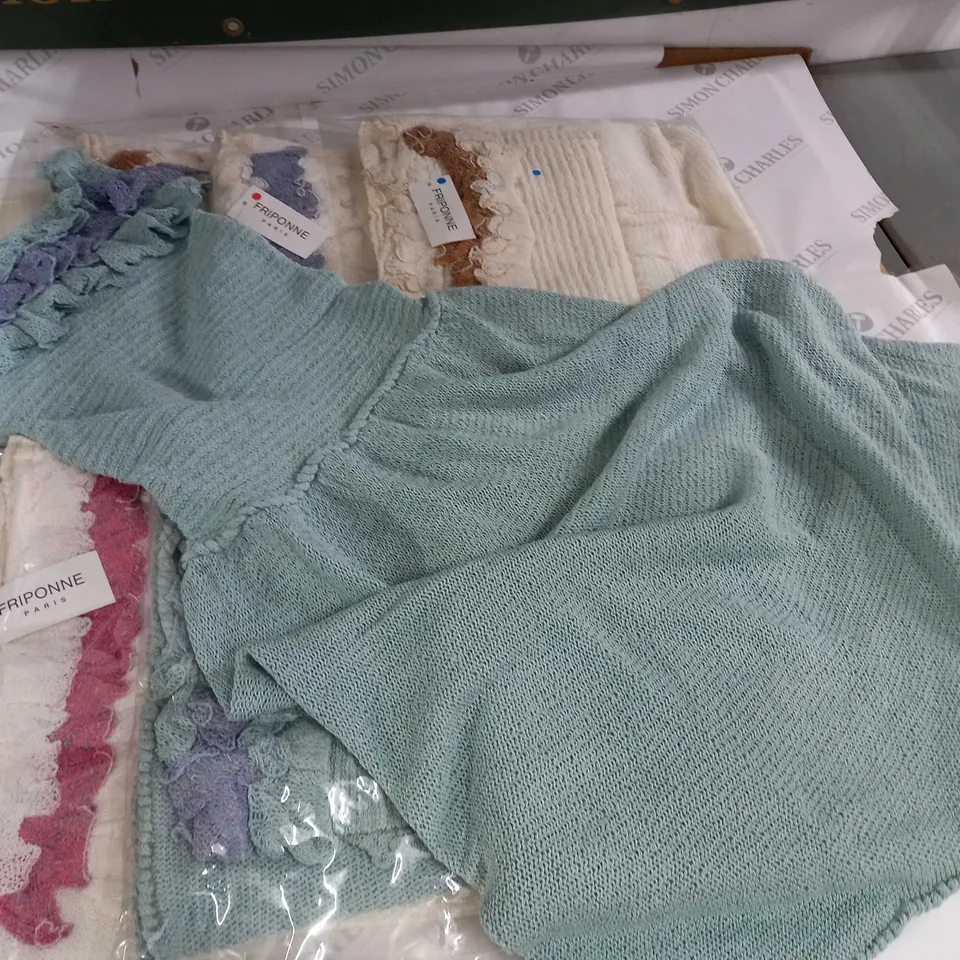 LOT OF 8 ASSORTED KNITWEAR CLOTHING ITEMS - VARIOUS SIZES