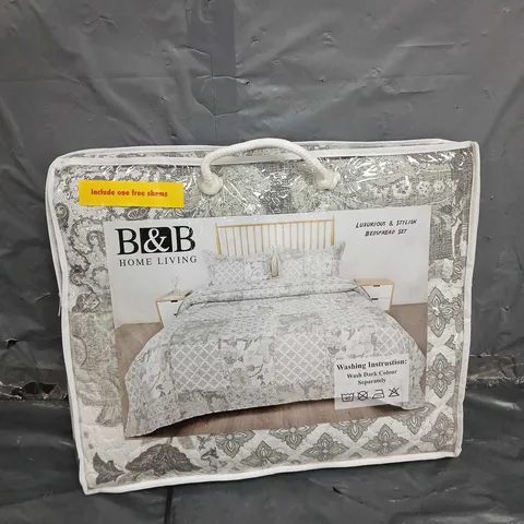 B&B HOME LIVING BEDSPREAD SET IN WHITE/BLACK - SIZE UNSPECIFIED