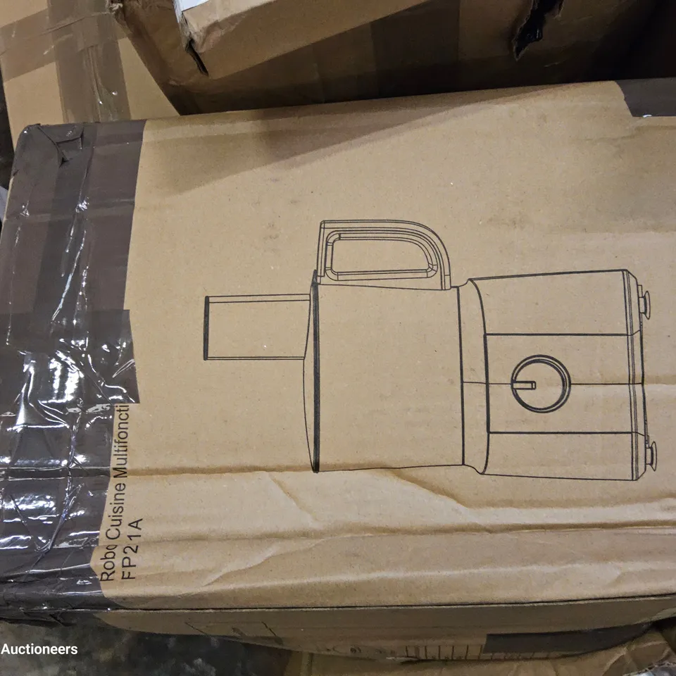 PALLET OF ASSORTED ITEMS, INCLUDING, SWAN CORDLESS KETTLE, METAL WASTR BINS, 2 × TABLE LAMP BASES, DRAWER KNOBS, TOILET WALL FLUSH, MULTIFUNCTION FOOD PROCESSOR.