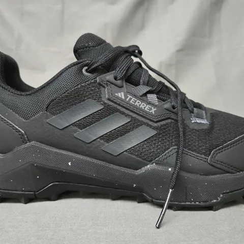 BOXED PAIR OF ADIDAS TERREX AX4 SHOES IN BLACK UK SIZE 7.5