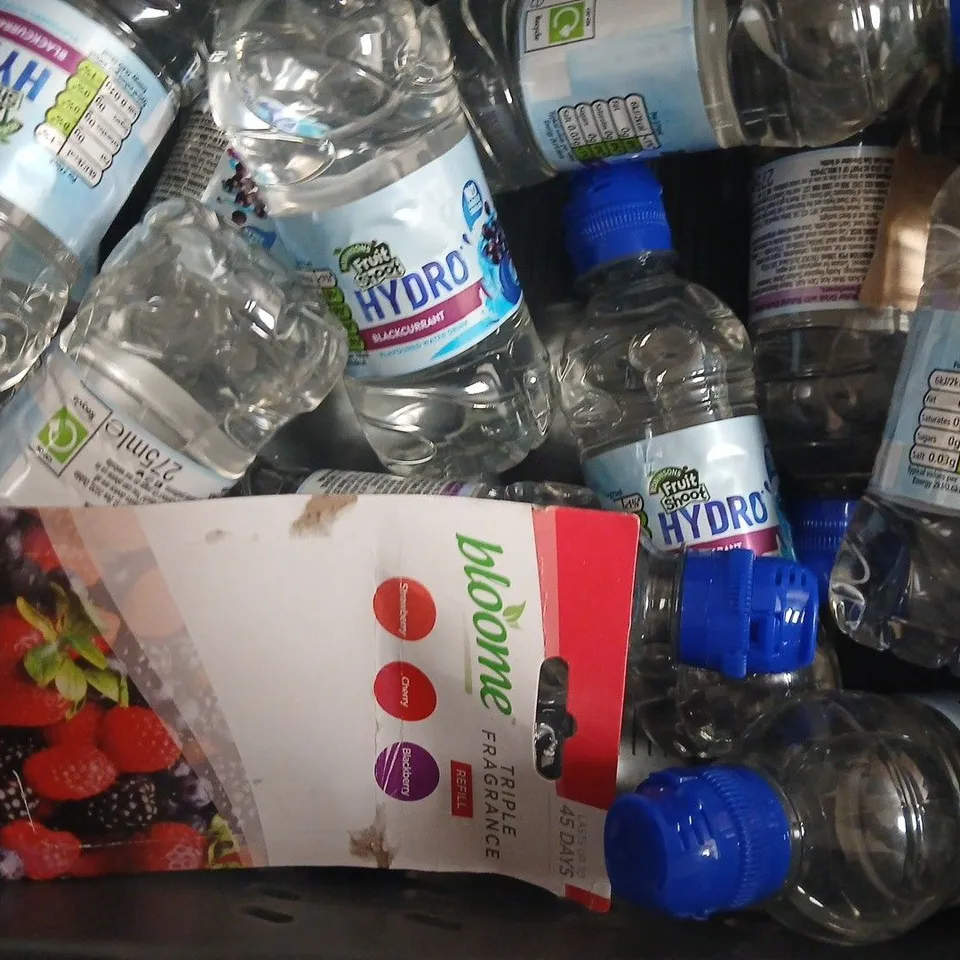 APPROXIMATELY 10 ASSORTED FOOD AND DRINK ITEMS TO INCLUDE RIBENA, FRUIT SHOOT, ETC