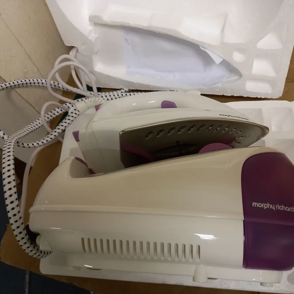 MORPHY RICHARDS JET STEAM GENERATOR IRON PINK/WHITE