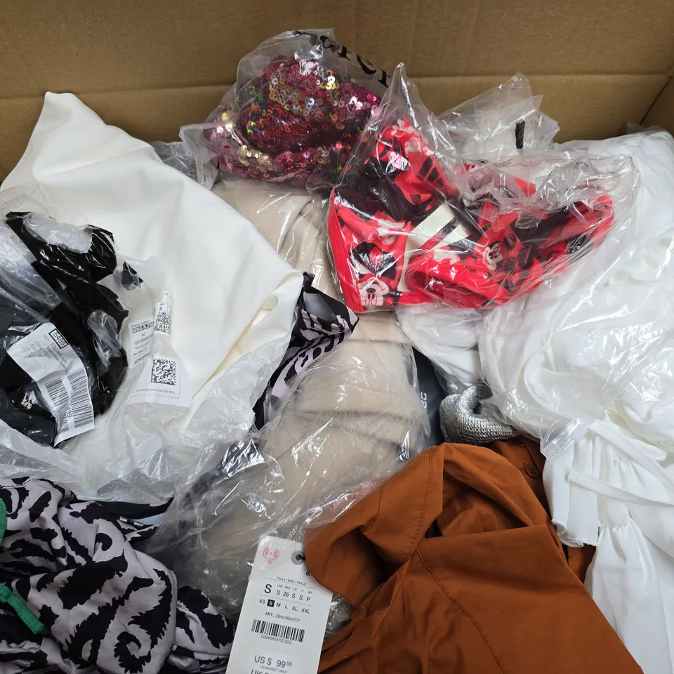 BOX OF APROX 20 ASSORTED ITEMS OF CLOTHING IN DIFFERENT SIZES, STYLES AND COLOURS - COLLECTION ONLY 