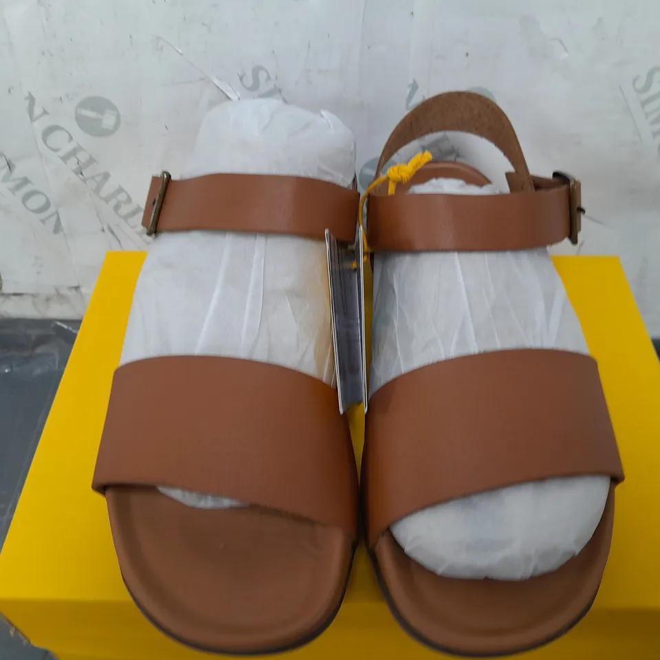 BOXED STRIVE CARASANDALS IN TAN - UK 7 