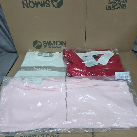 BOX OF APPROXIMATELY 20 ASSORTED HOUSEHOLD ITEMS TO INCLUDE CLOTHING ETC