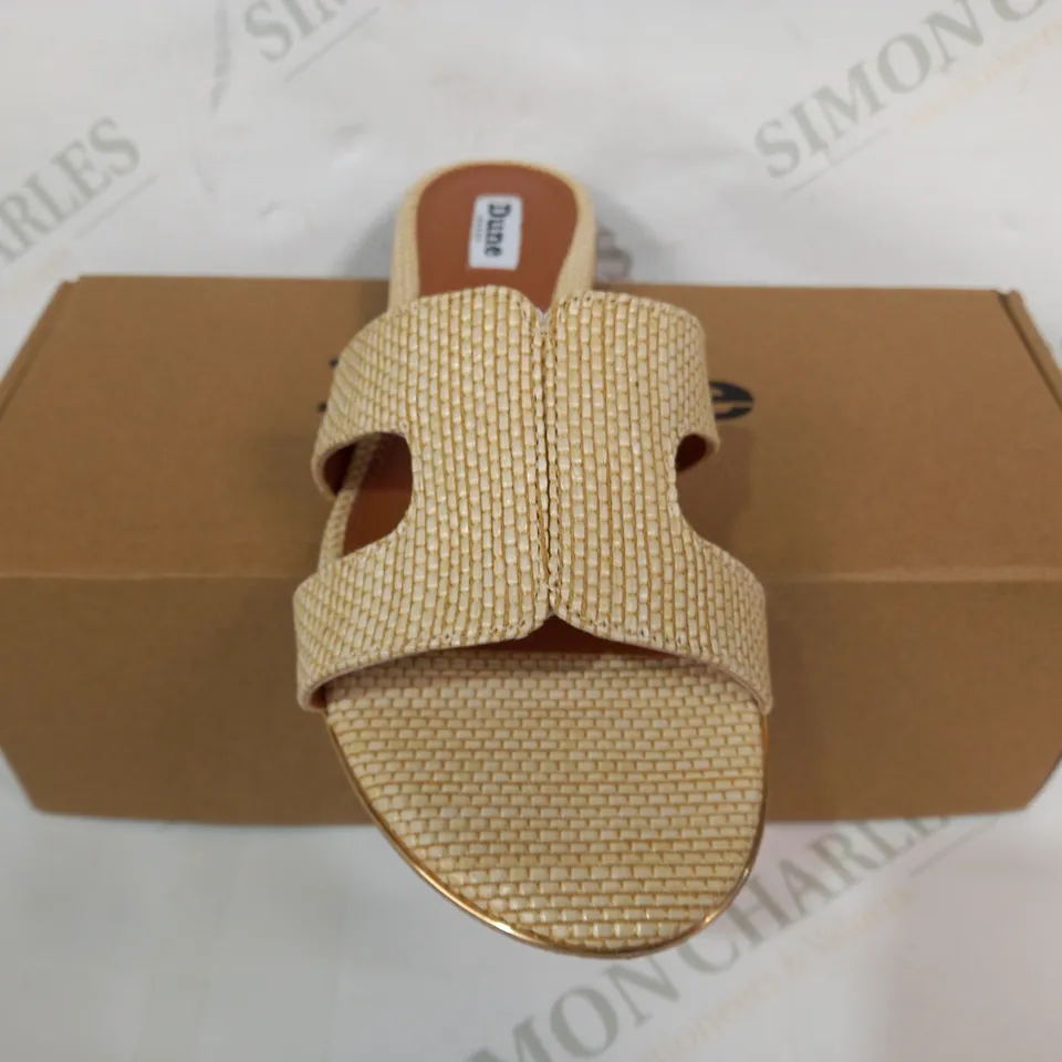 BOXED PAIR OF DUNE LONDON SLIP-ON FLAT SANDALS IN TEXTURED BEIGE UK SIZE 5