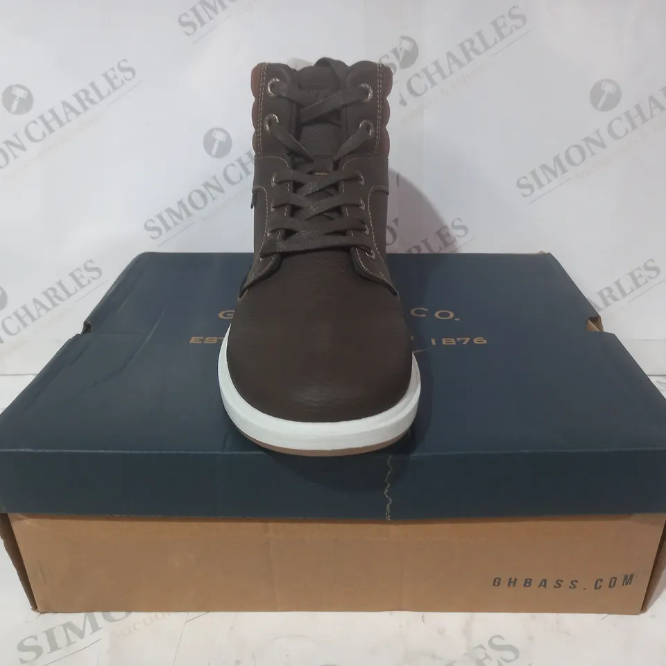 BOXED PAIR OF BASS ANKLE BOOTS IN BROWN/TAN UK SIZE 9