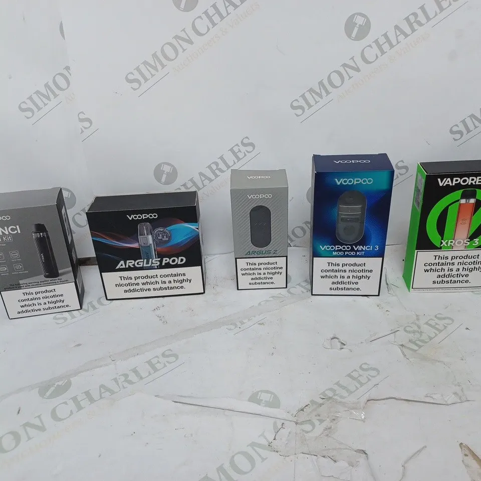 APPROXIMATELY 10 BOXED E-CIGARETTES TO INCLUDE VAPORESSO GEN FIT, VOOPOO VINCH POD KIT, AND ASPIRE POCKEX KIT ETC. 