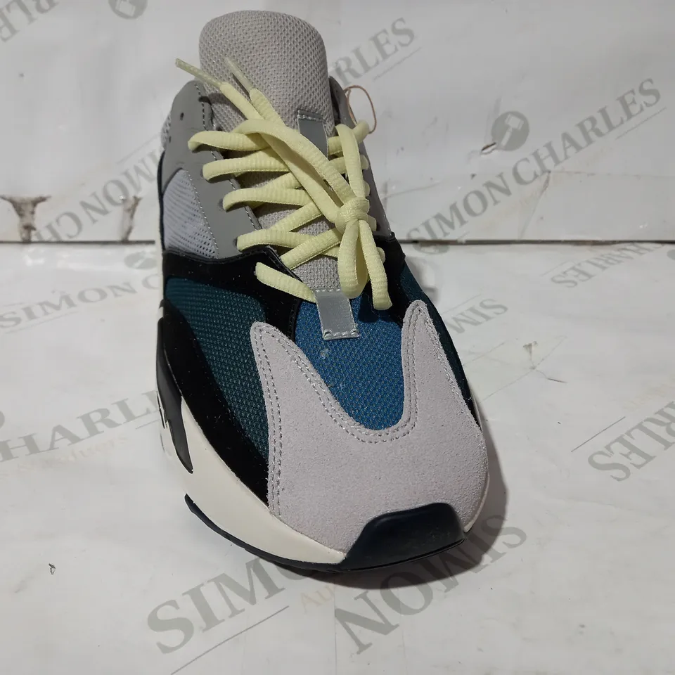 BOXED PAIR OF DESIGNER TRAINERS IN THE STYLE OF ADIDAS IN MULTICOLOUR UK SIZE 10