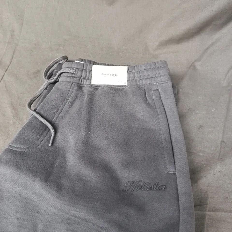 HOLLISTER SUPER BAGGY GREY SWEATPANTS – SIZE M