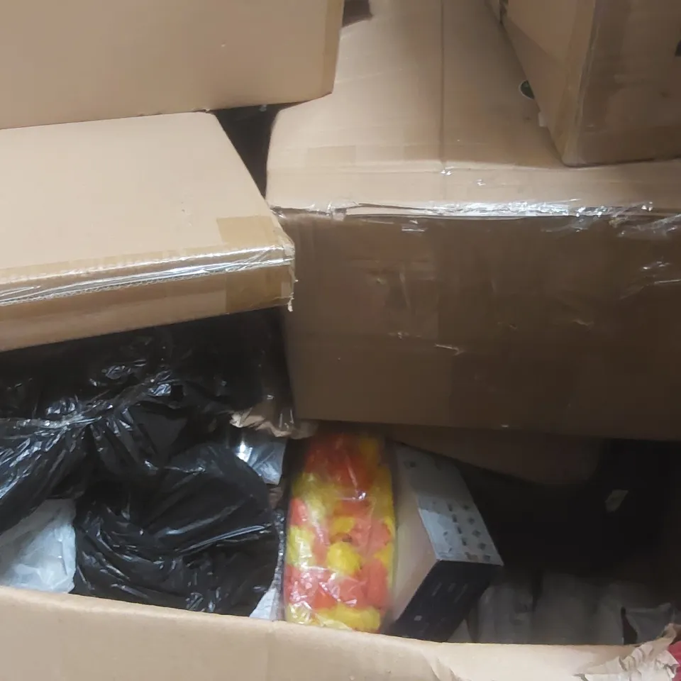 PALLET CONTAINING A LARGE QUANTITY OF ASSORTED ITEMS INCLUDING: CEILING FAN WITH LIGHT, KNAPSACK ELECTRIC SPRAYER ECT