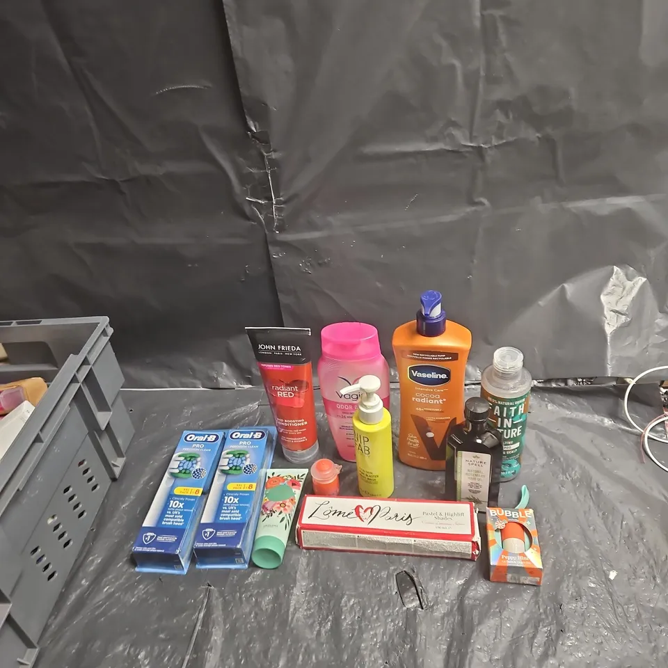 APPROXIMATELY 30 ITEMS OF ASSORTED HEALTH & BEAUTY PRODUCTS LOT – TOILETRIES IN CRATE (JOHN FRIEDA, VASELINE, ORAL-B).