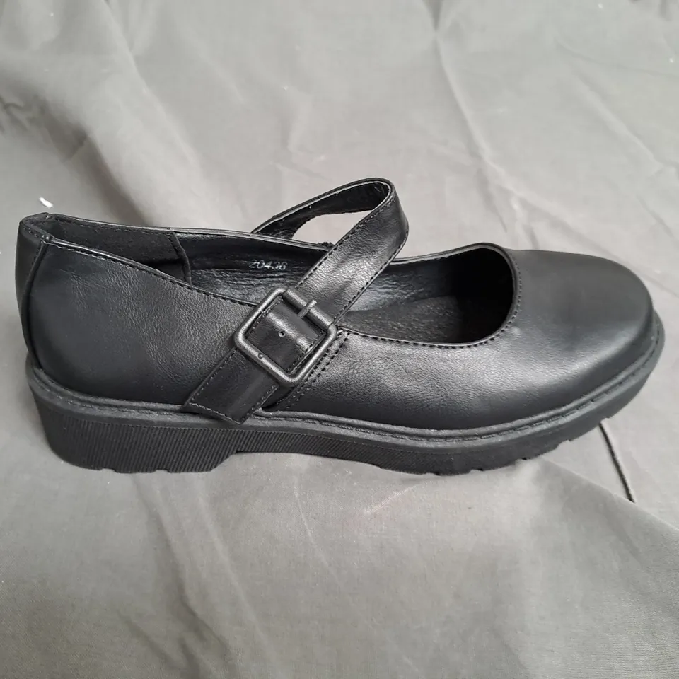 BOX OF APPROXIMATELY 10 BLACK LILLEY SHOES IN VARIOUS SIZES 