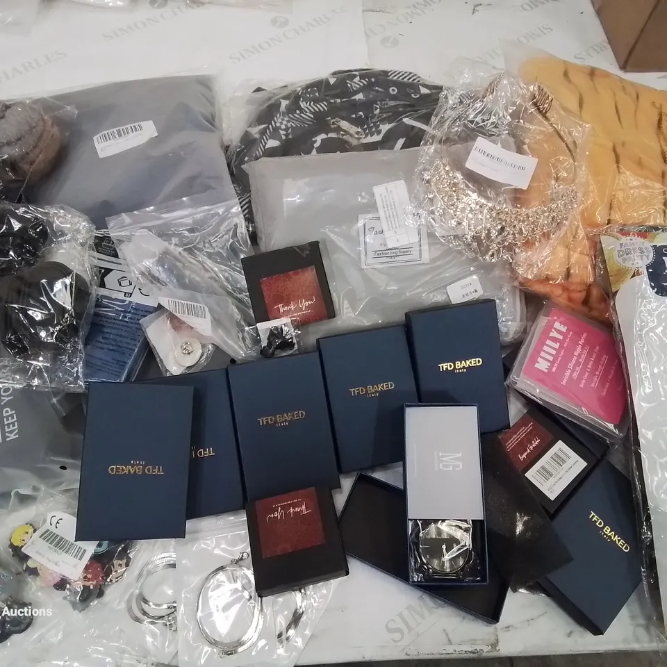 BOX CONTAINING MIXED BUNDLE OF FASHION ITEMS AND JEWELLERY GIFT SETS, WATCHES ETC.