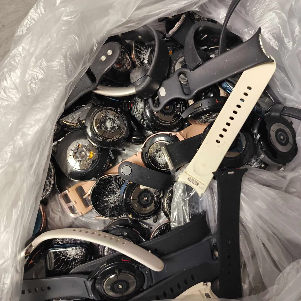 APPROXIMATELY 30 ASSORTED DAMAGED/FAULTY SMARTWATCH UNITS 