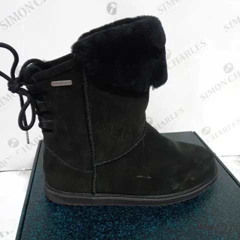 BOXED EMU BIRDWOOD BOOTS, BLACK - SIZE 7