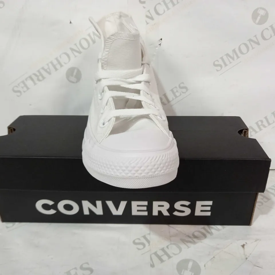 BOXED PAIR OF CONVERSE SHOES IN WHITE UK 4.5