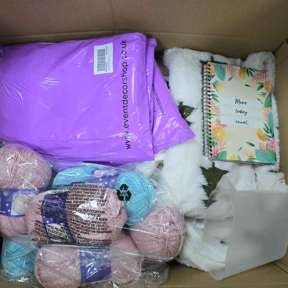 APPROXIMATELY 12 ASSORTED HOUSEHOLD PRODUCTS TO INCLUDE YARN, MAKEUP BAG, TABLECLOTHS, ETC - COLLECTION ONLY