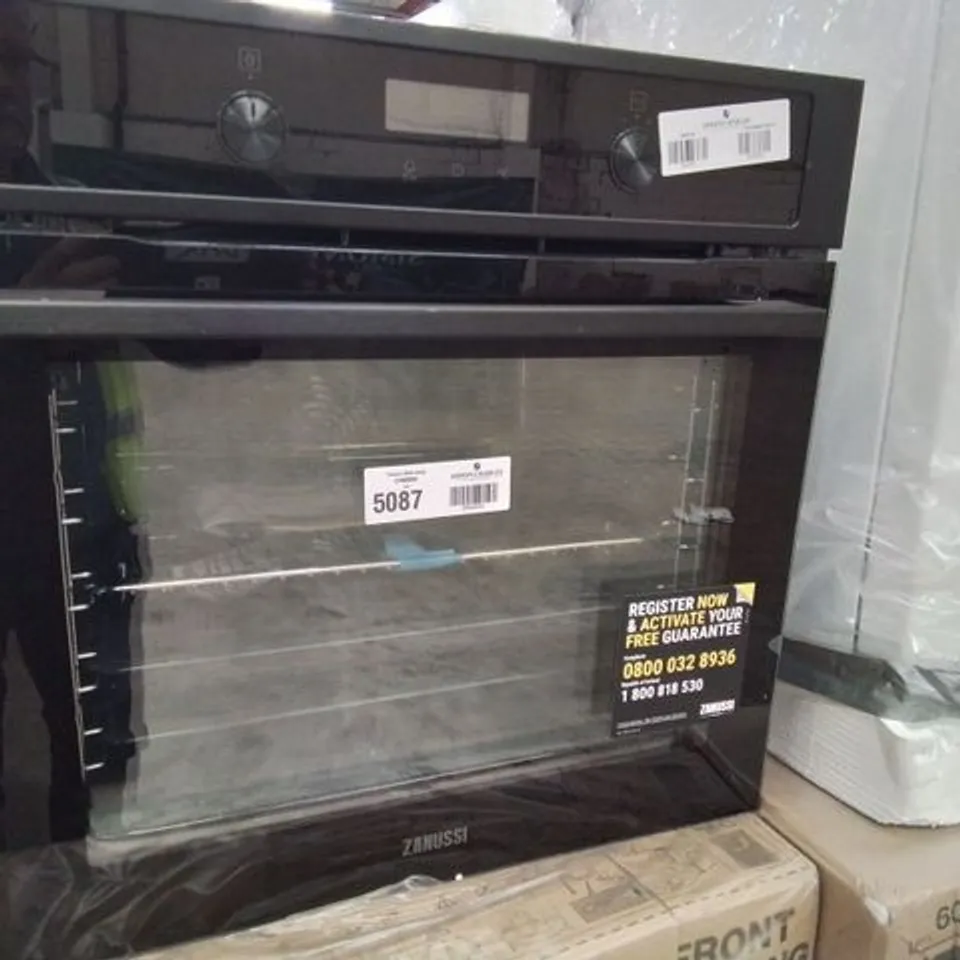 ZANUSSI INTEGRATED AIR-FRY SINGLE ELECTRIC OVEN Model ZOPNA7K1 RRP £492