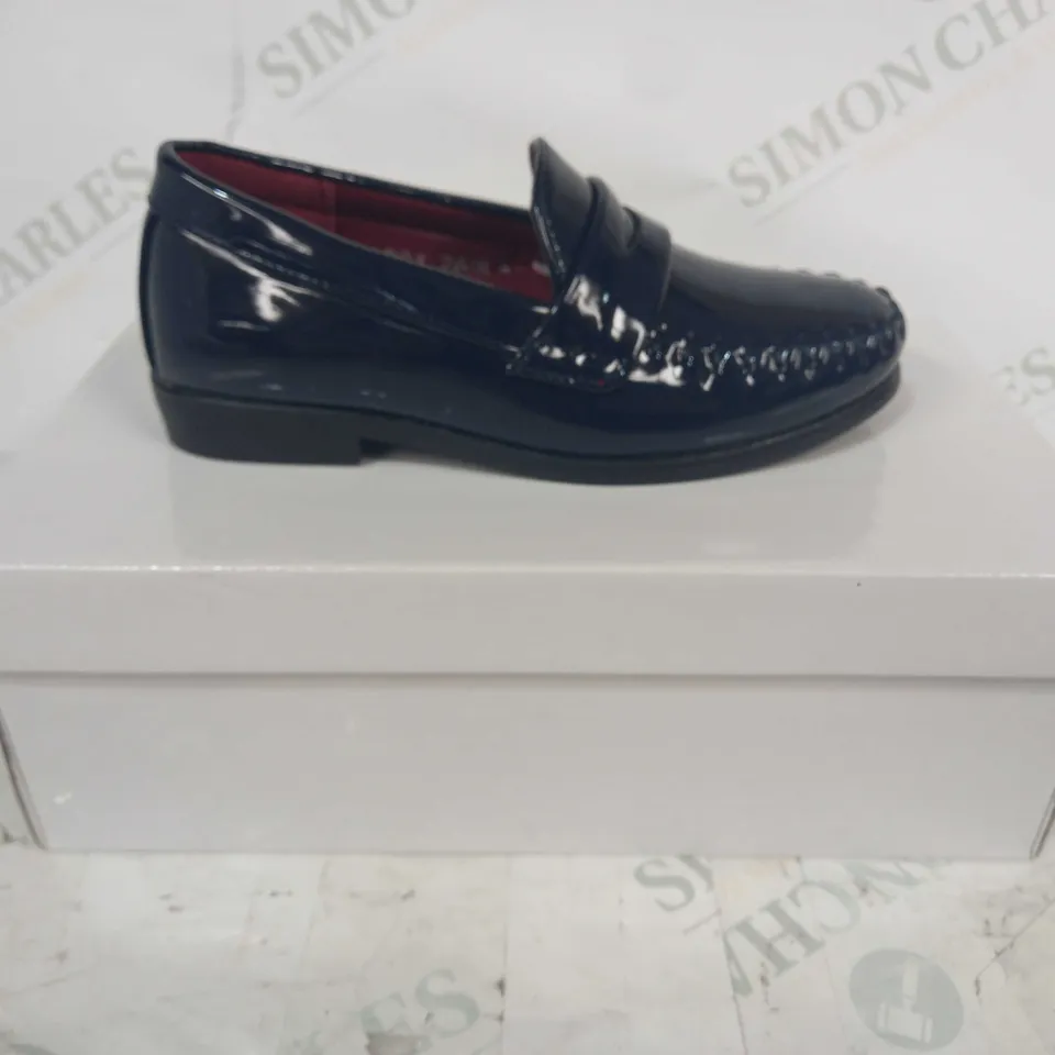 BOXED PAIR OF ROMANO NEXT GENERATION SLIP-ON SHOES IN NAVY EU SIZE 26