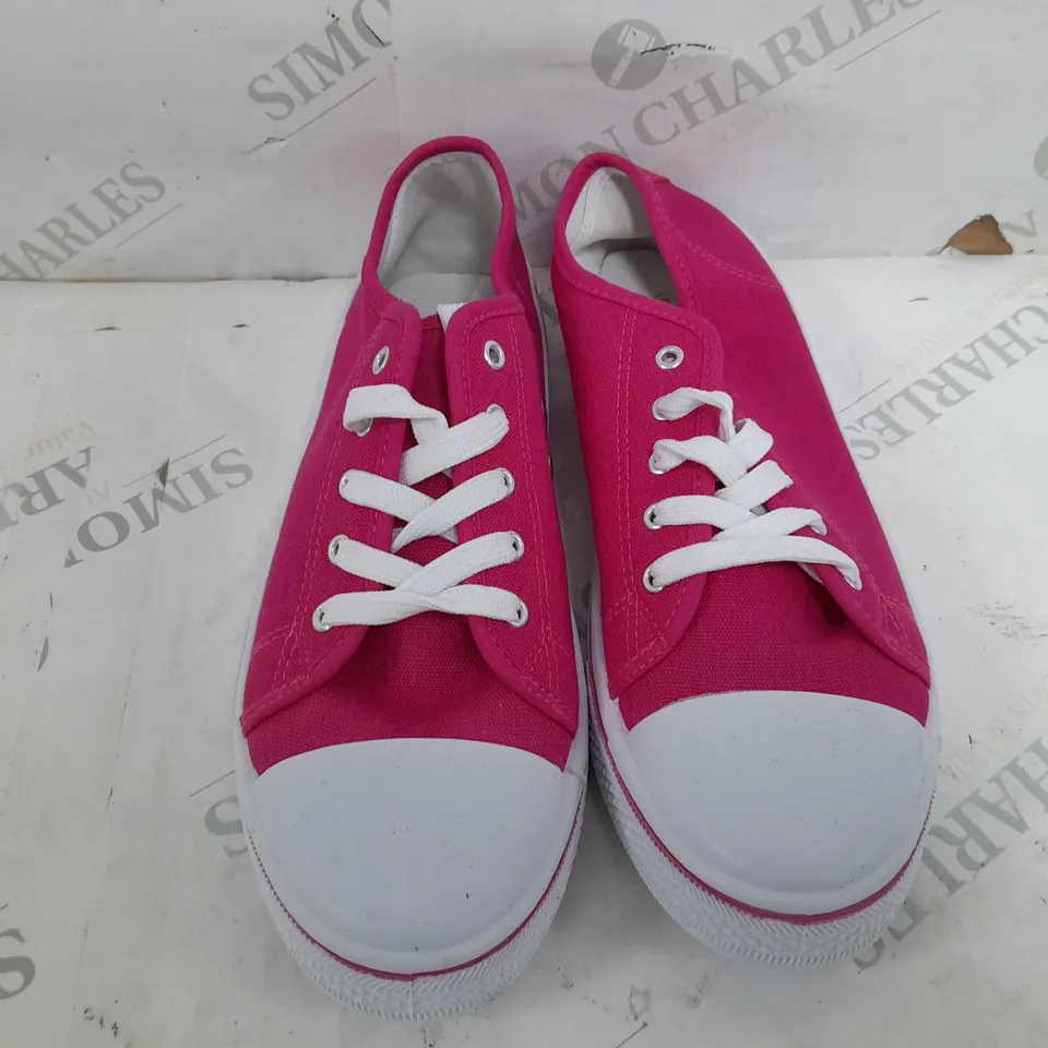BOXED PAIR OF REDFISH LACE UP LOWS IN PINK - SIZE 7