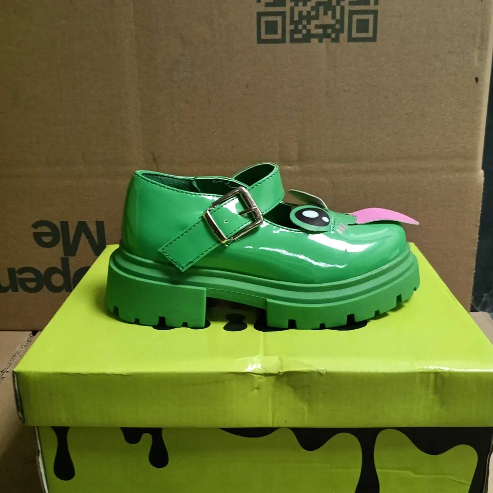 KOI KIDZ LIL TIRA CHEEKY FROG MARY JANE SHOES GREEN SIZE 10