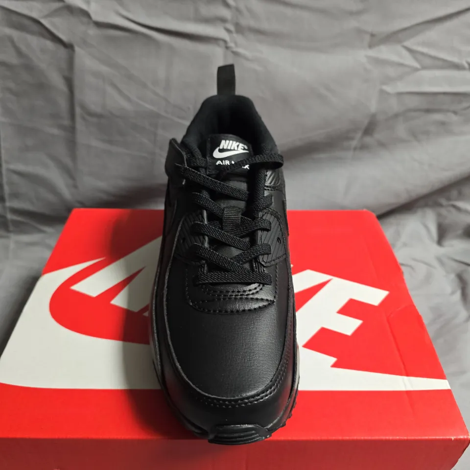 BOXED PAIR OF NIKE AIR MAX 90 EASYON TRAINERS - UK SIZE 2