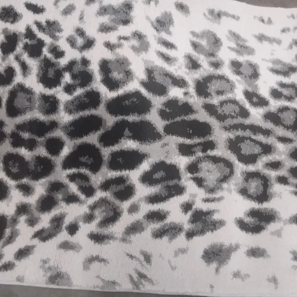 LEOPARD SKIN CREAM/BLACK RECTANGLE SKIN 150X80CM