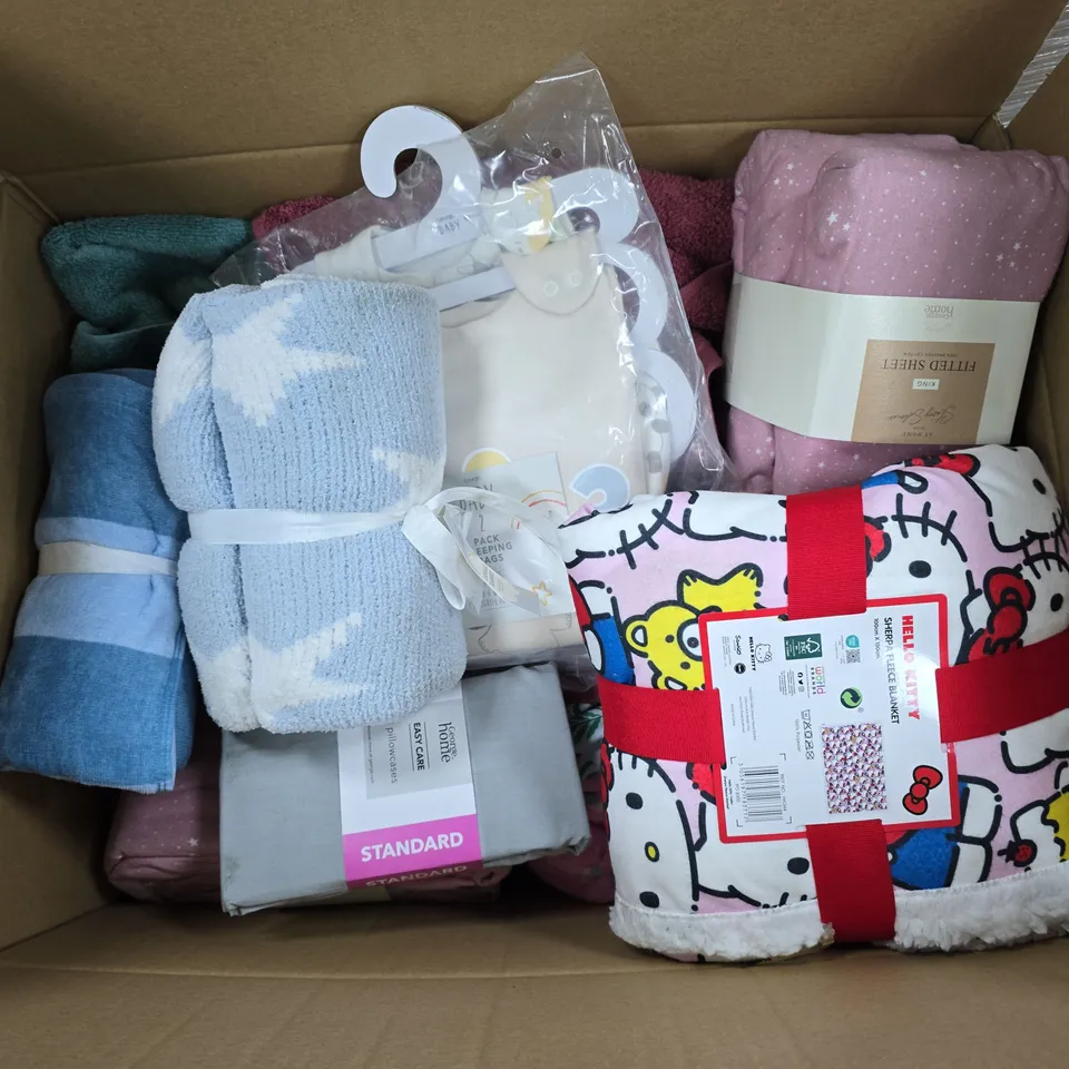 APPROXIMATELY 20 ASSORTED HOMEWARE ITEMS TO INCLUDE STACEY SOLOMON KING FITTED SHEET, EASY CARE 2 PILLOWCASES, HELLO KITTY SHERPA FLEECE BLANKET, ETC 