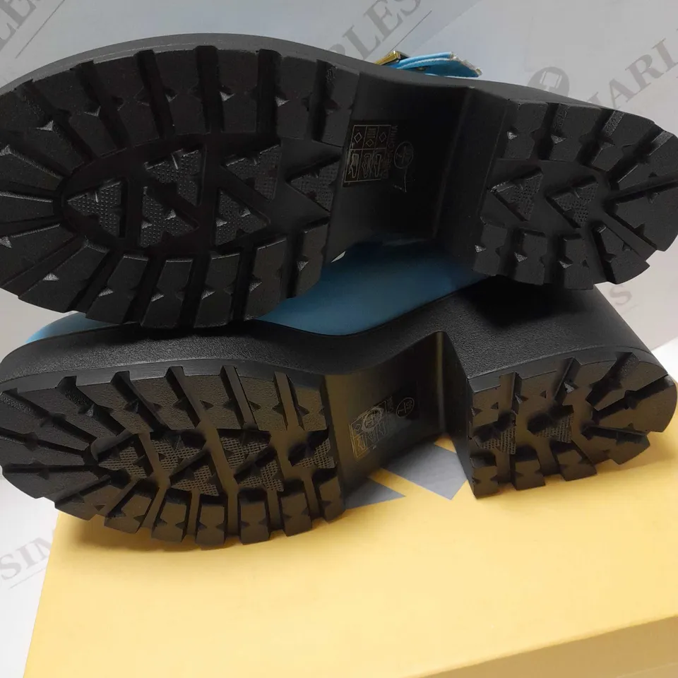 KOI AQUA POP MARY JANES TURQUOISE PU SHOES - SIZE 7