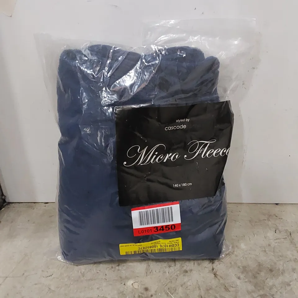 BAGGED HILTNER WOVEN THROW BLANKET - BLUE // SIZE: 140 X 180cm