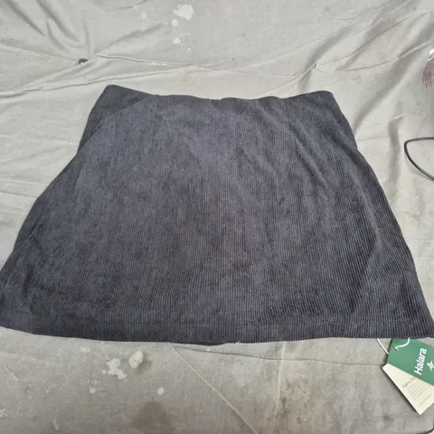 HALARA AURACORD CORDUROY SKIRT – BLACK, SIZE 16
