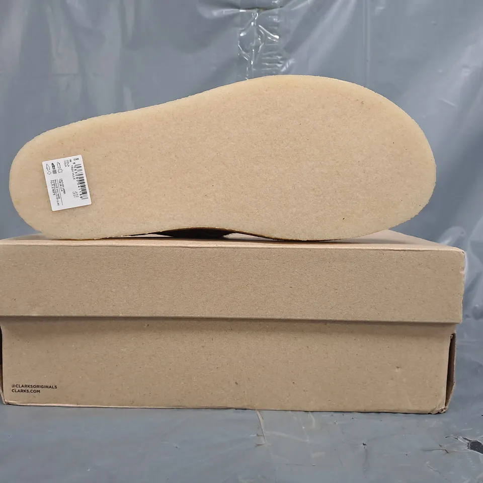 BOXED PAIR OF CLARKS ORIGINALS TREK MULES IN COLA SIZE UK 8