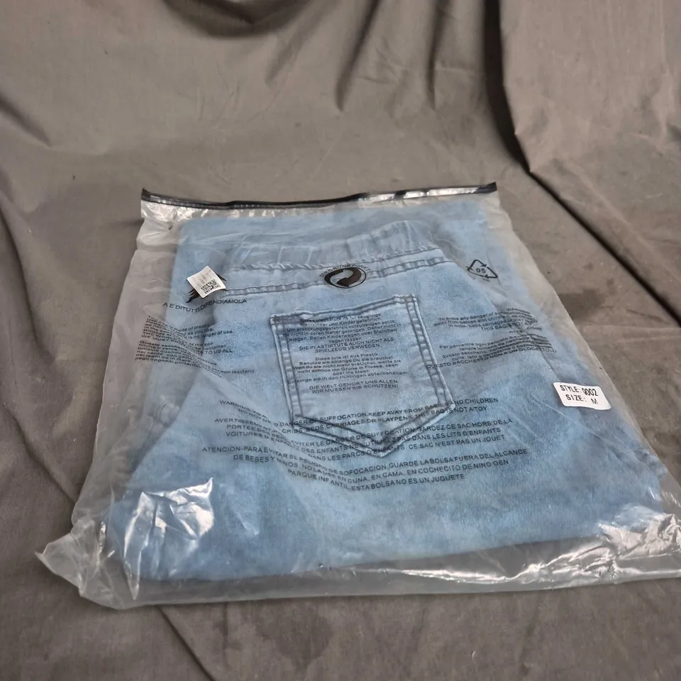 BOX OF APPROXIMATELY 25 ASSORTED CLOTHING ITEMS INCLUDING BEIGE JUMPER , ELASTICATED WAIST JEANS AND BRIGHT ORANGE CORDS