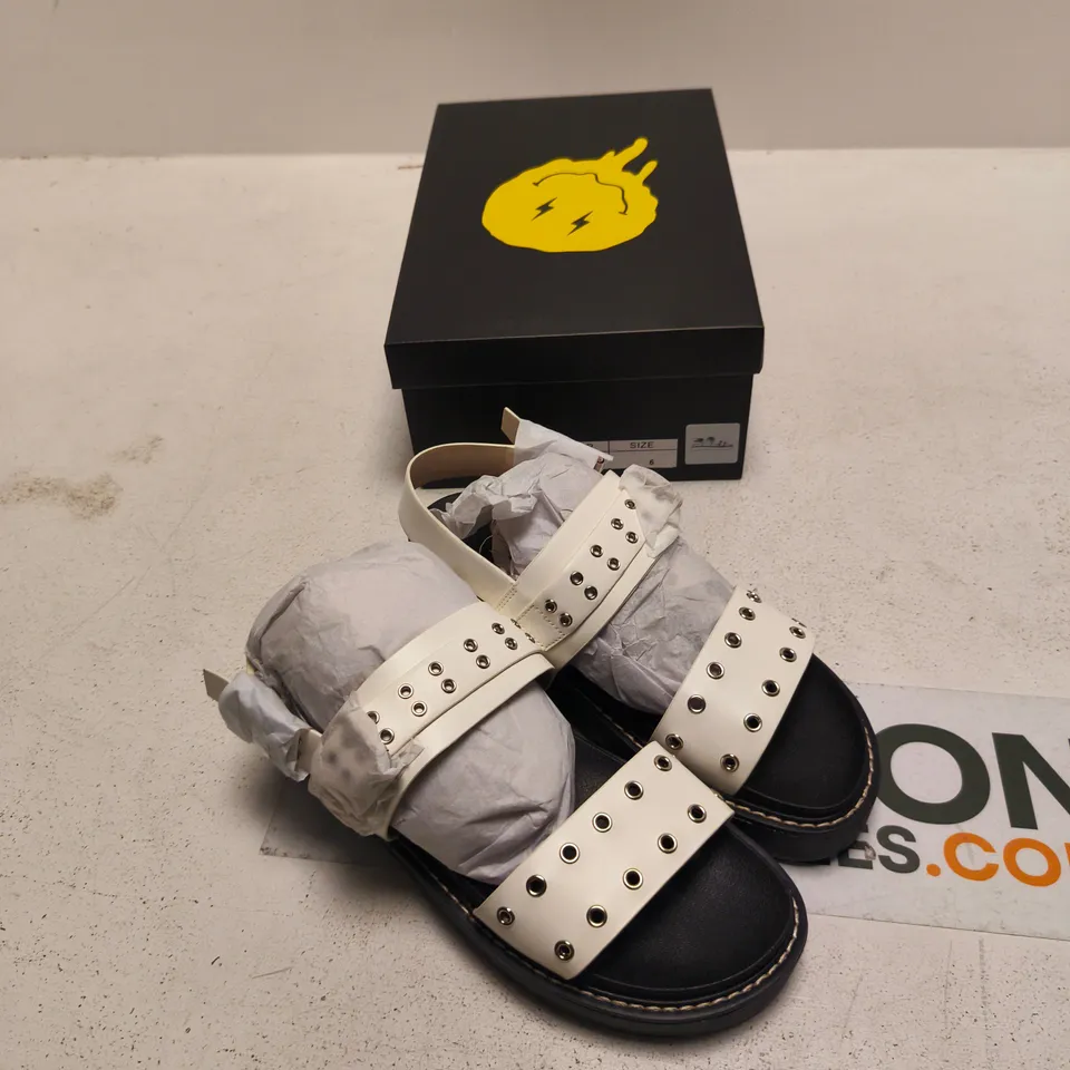 LEVEL UP WOMEN'S WHITE PU SANDALS – AJV7, UK SIZE 6