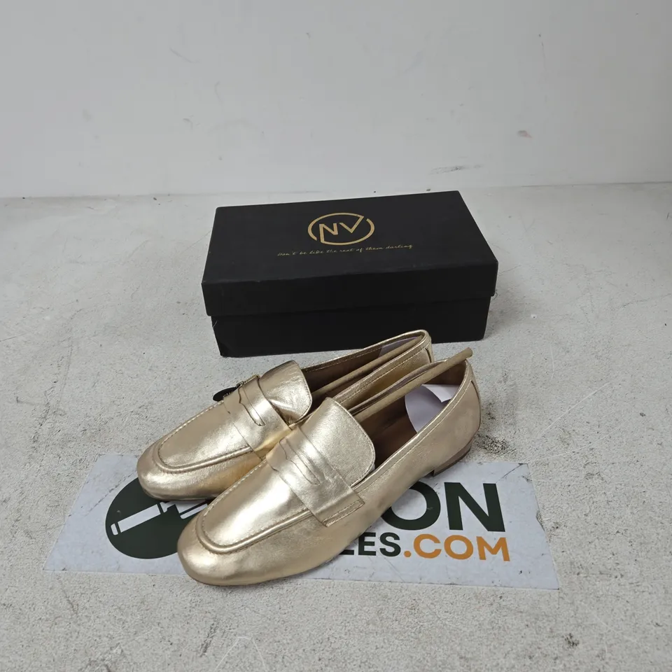 ZOIE NV GOLD LEATHER LOAFERS – UK 9