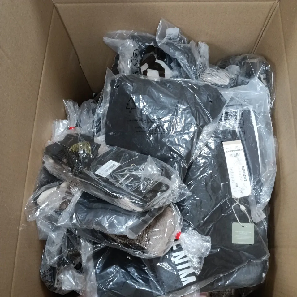 BOX OF APPROXIMATELY 20 ASSORTED ITEMS INCLUDING ONLINE HOME STORE BRUSHED RIB MAXI CARDIGAN, EAST LOWER MEN'S OKTOBERFEST/BAVARIAN BOXER SHORTS AND GOLDTOE SOCKS