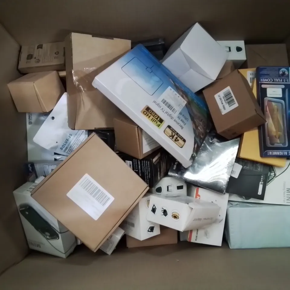 BOX CONTAINING LARGE AMOUNT OF BOXED ELECTRICAL ITEMS TO INCLUDE: LIGHT BULBS, HEADPHONES, SOLAR LIGHTS, WEBCAM ETC.