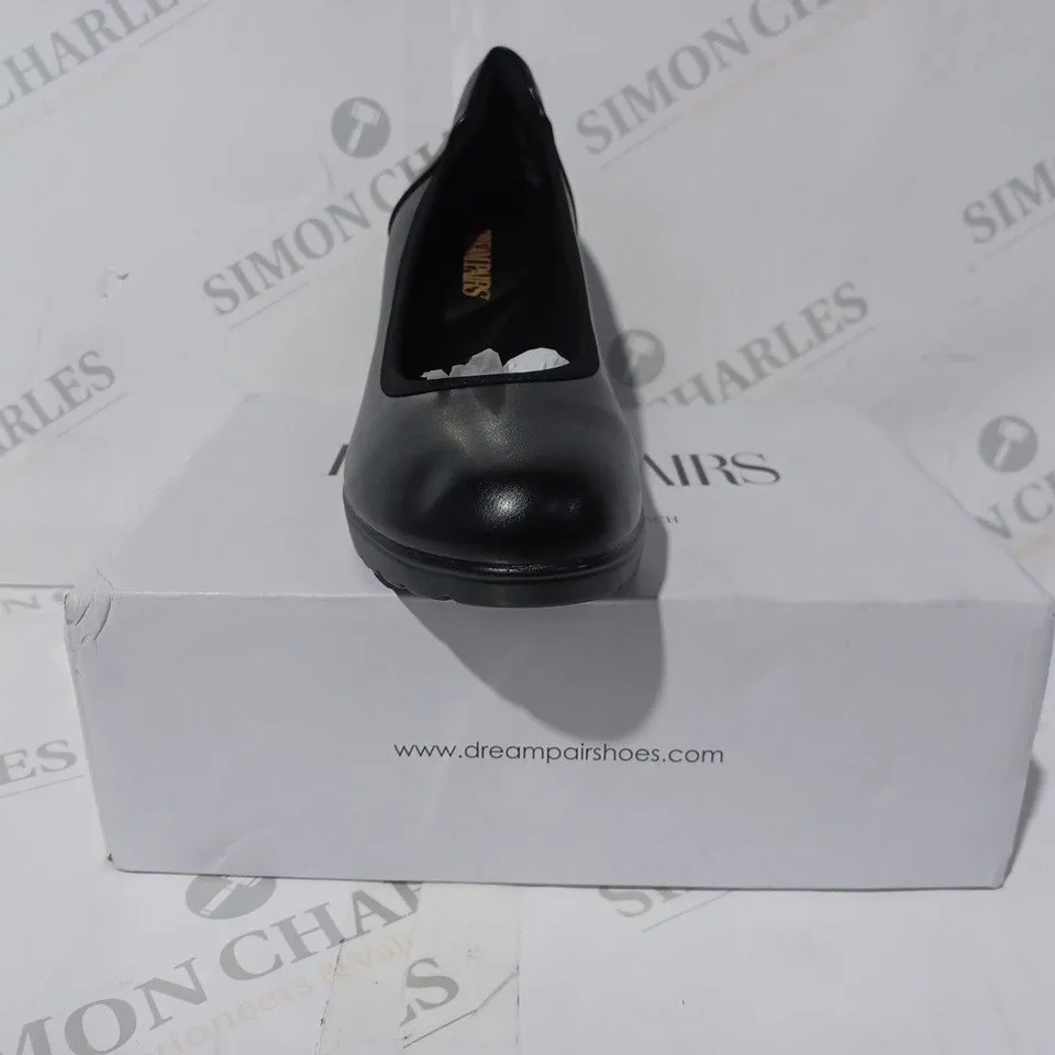 BOXED PAIR OF DREAMPAIRS CLOSED TOE SLIP-ON BLACK HEEL SHOES IN BLACK UK SIZE 4.5