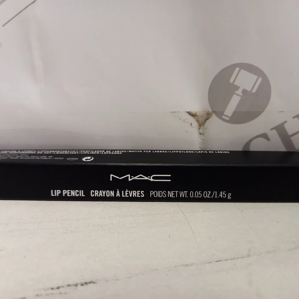 MAC CHERRY LIP PENCIL AUTHENTIC NEW IN BOX .05 OZ 1.45G
