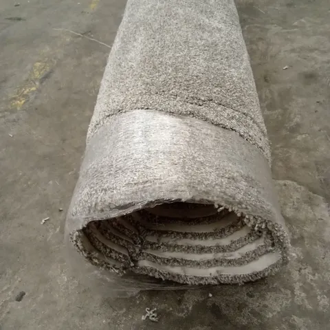 ROLL OF QUALITY OMAHA MIST CARPET // APPROX SIZE; 1.9 x 4m