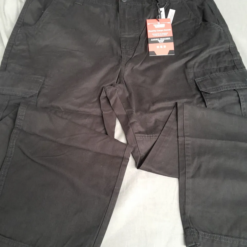 D555 RED CARGO TROUSERS - 40S