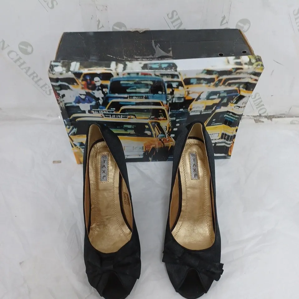 APPROXIMATELY 5 PAIRS OF BOXED TAXI PUMP HEELS BLACK OPEN TOE IN VARIOUS SIZES 
