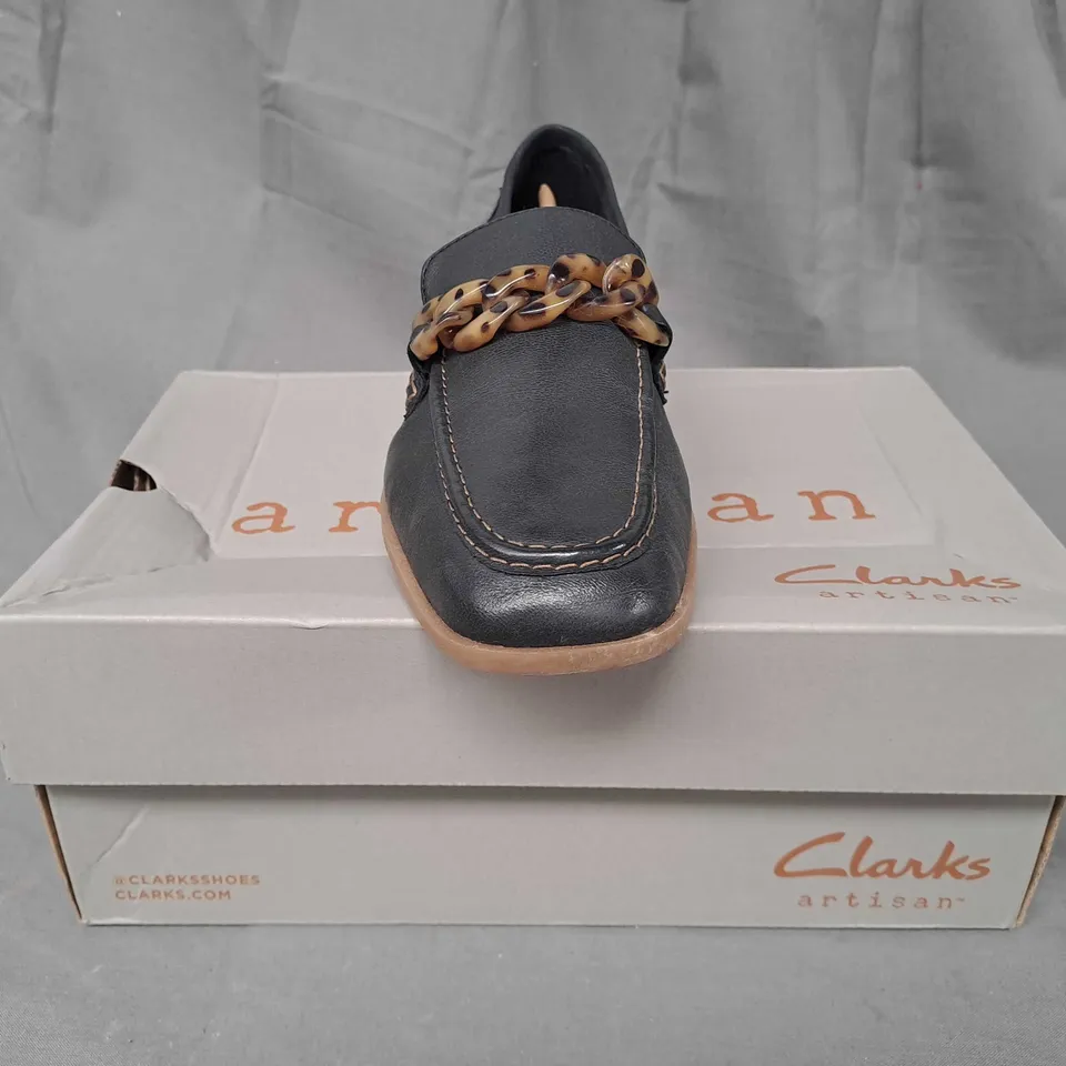 BOXED PAIR OF CLARKS SARAFYNA IRIS SHOES IN BLACK UK SIZE 4