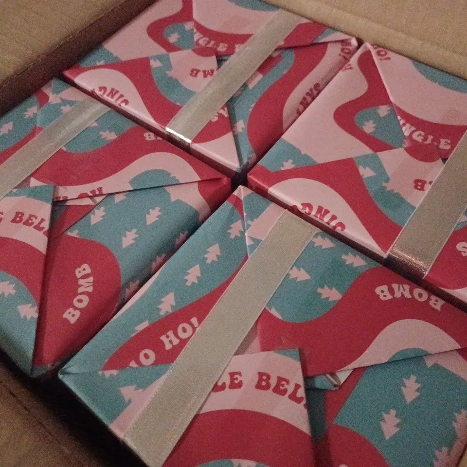 LOT OF 4 BOMB COSMETICS SLEIGH ALL DAY BATH BOMBS & SOAPS GIFT SET