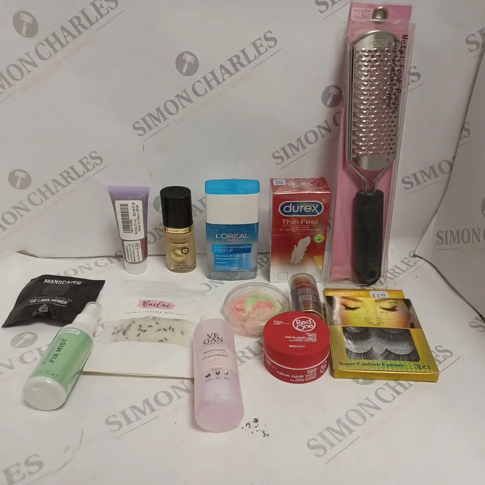 APPROXIMATELY 20 ASSORTED HEALTH & BEAUTY PRODUCTS TO INCLUDE MAX FACTOR FOUNDATION, RED ONE HAIR WAX, REVOLUTION FIX MIST ETC 